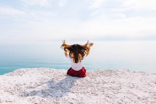 22 travel hacks and safety tips for solo female travel