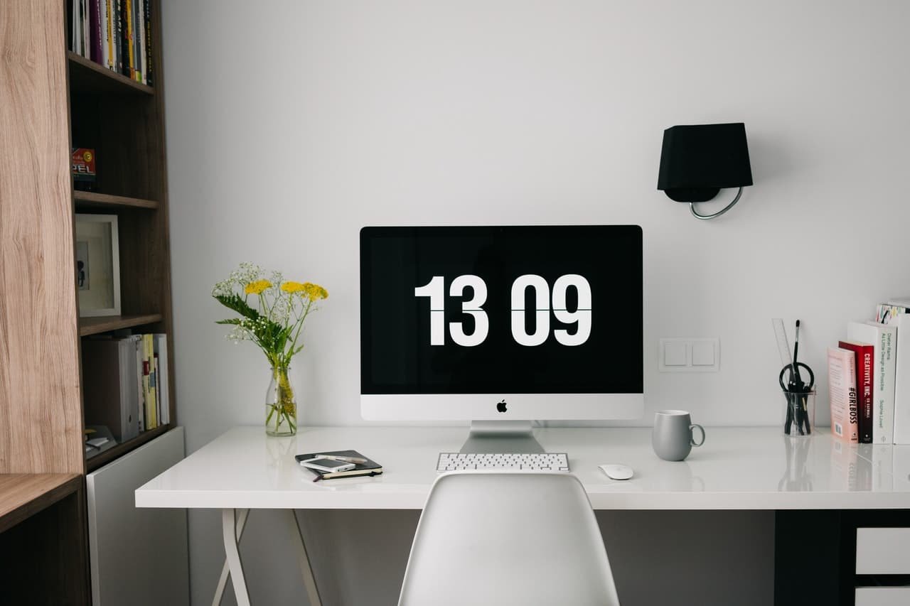 how to start a beauty blog desk
